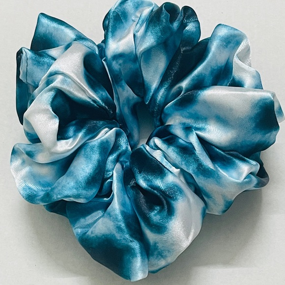 Accessories - Satin scrunchie